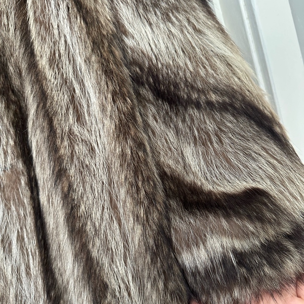 Authentic Ben Ric fur coat. - Picture 5 of 8